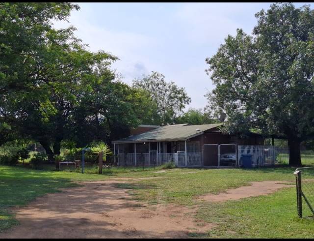 8.50HA SMALLHOLDING FOR SALE IN ZUURPLAAT AH
